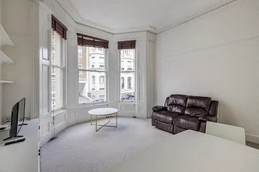 Flat Campden Hill Gardens in London