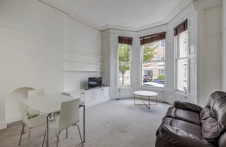 Flat Campden Hill Gardens in London