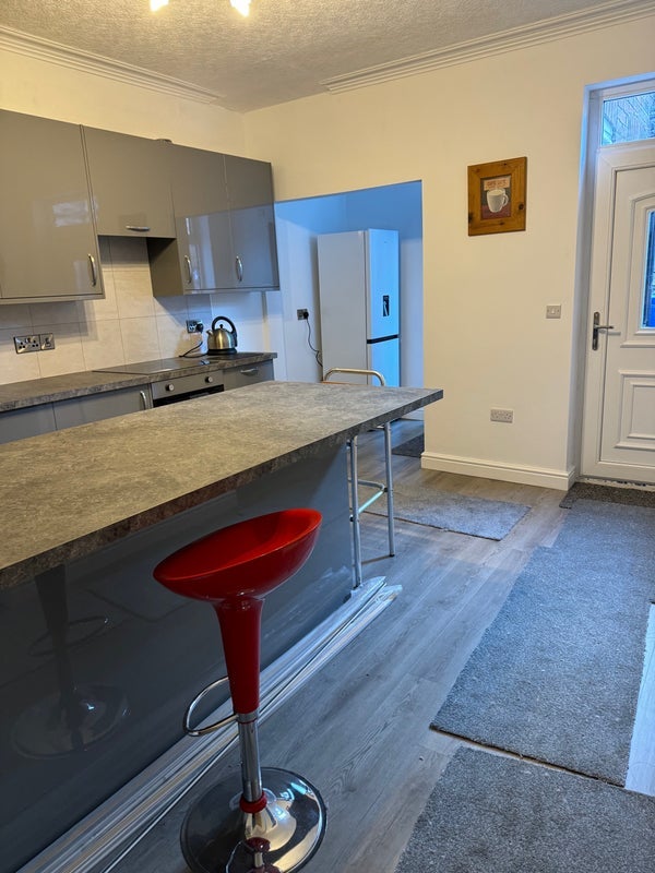 Room Sharrow Vale Road in Sheffield