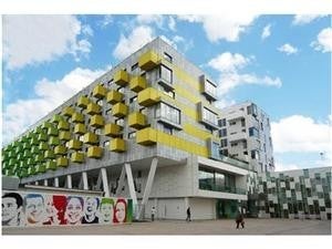 Flat Barking Town Square in Greater London