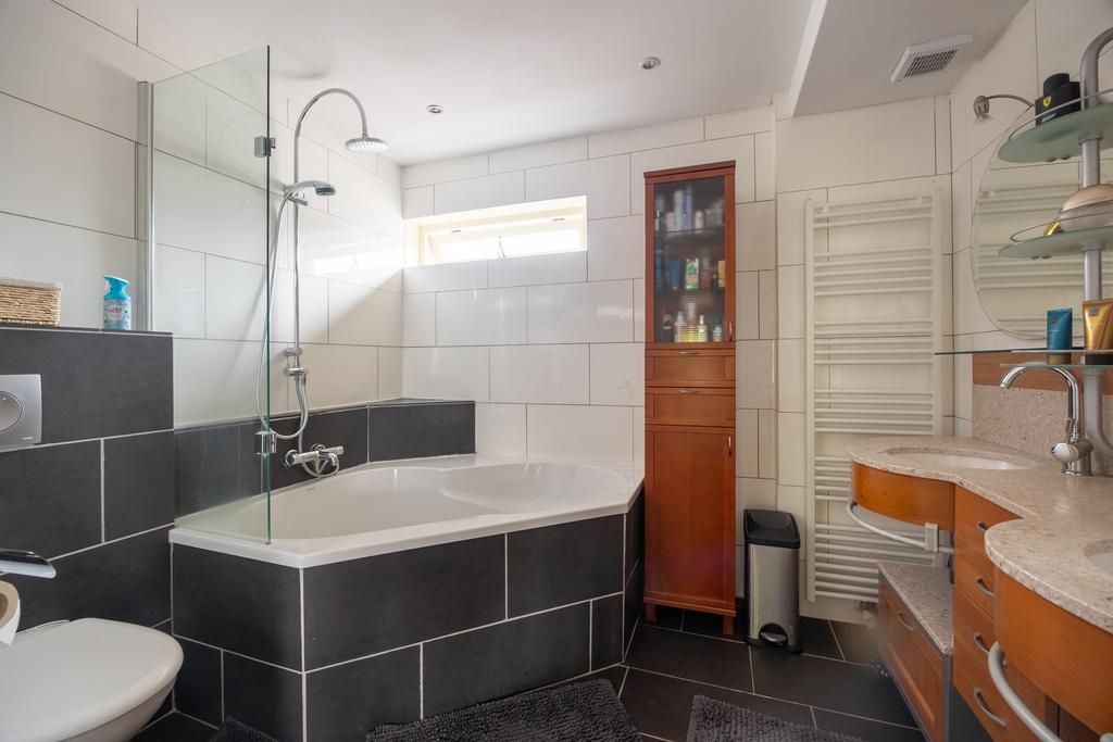 Tussenwoning te koop: Marijkestraat 12, Culemborg