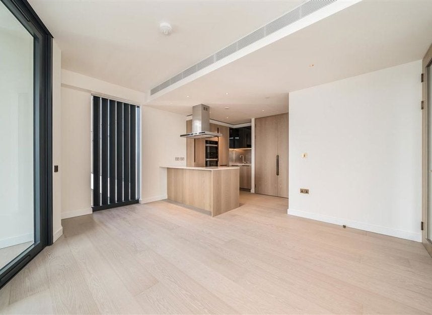 Flat Carnation Way in Greater London