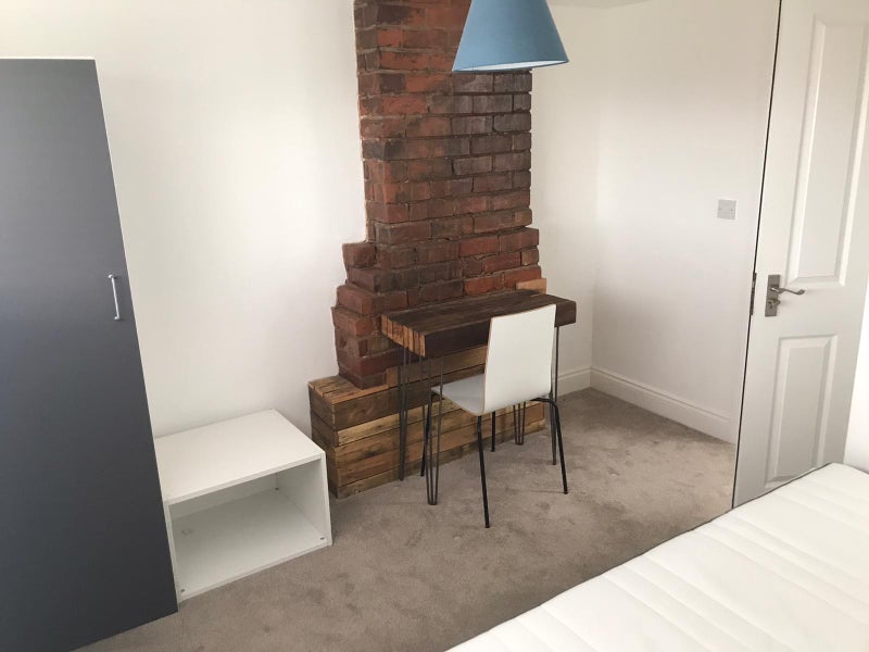 Room Westwood Road in Coventry