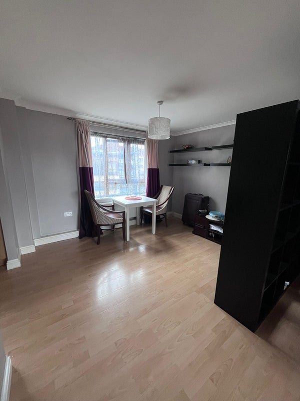 Flat Stephenson Close in London