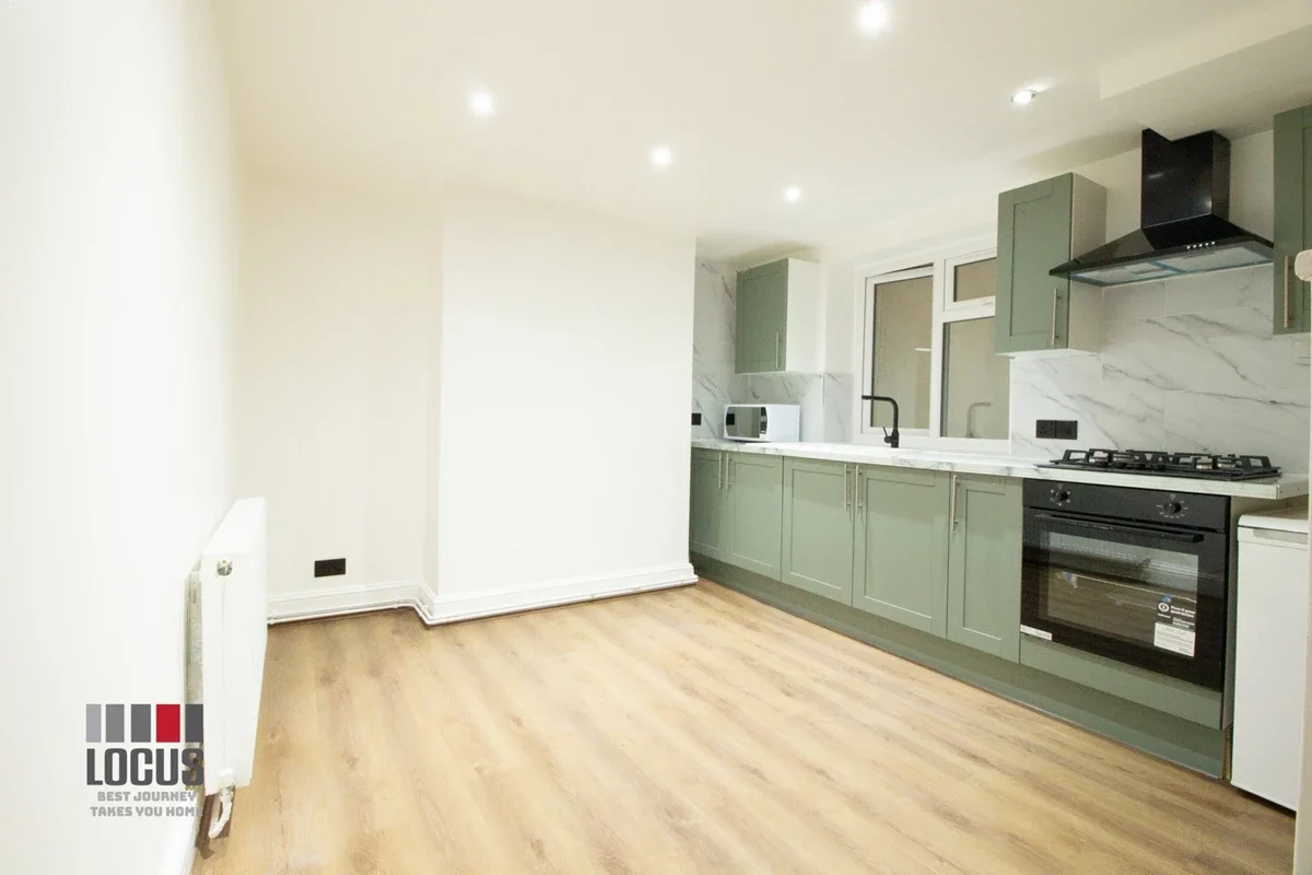 Flat Victoria Park Road in Greater London