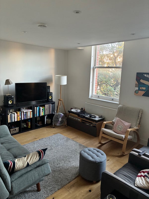 Flat Upper Street in Greater London