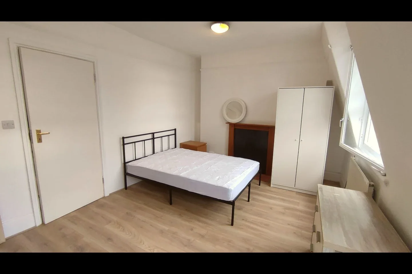 Flat Tavistock Place in Greater London