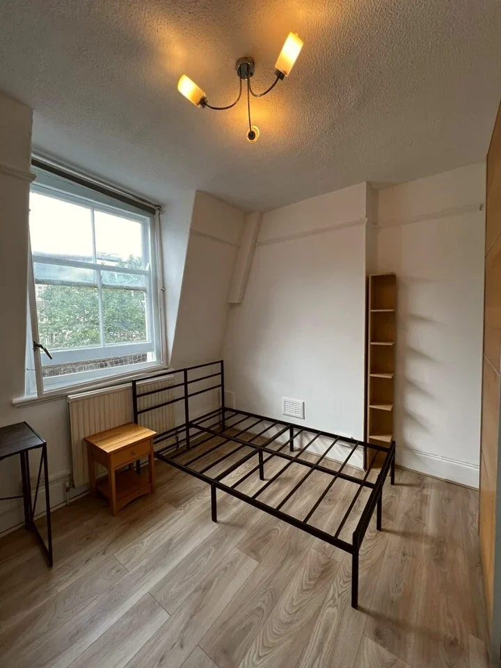 Flat Tavistock Place in Greater London