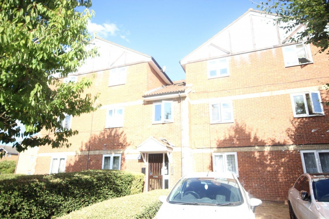 Flat Maplin Park in Slough