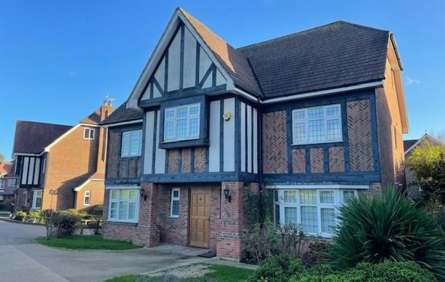 House Augustus Close in Greater London