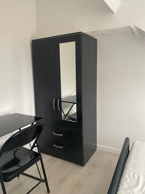 Room Evington Road in Leicester