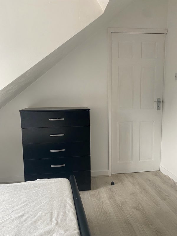 Room Evington Road in Leicester