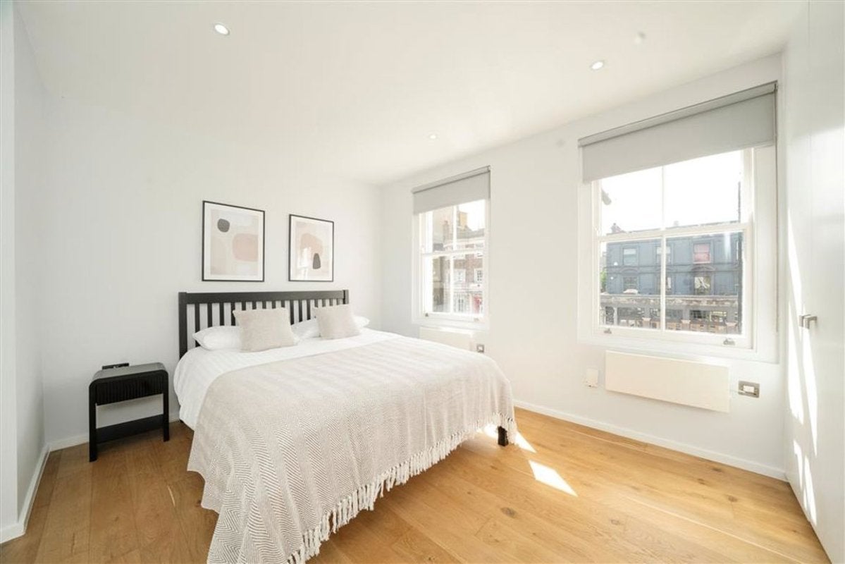 Flat Ellsworth Street in Greater London