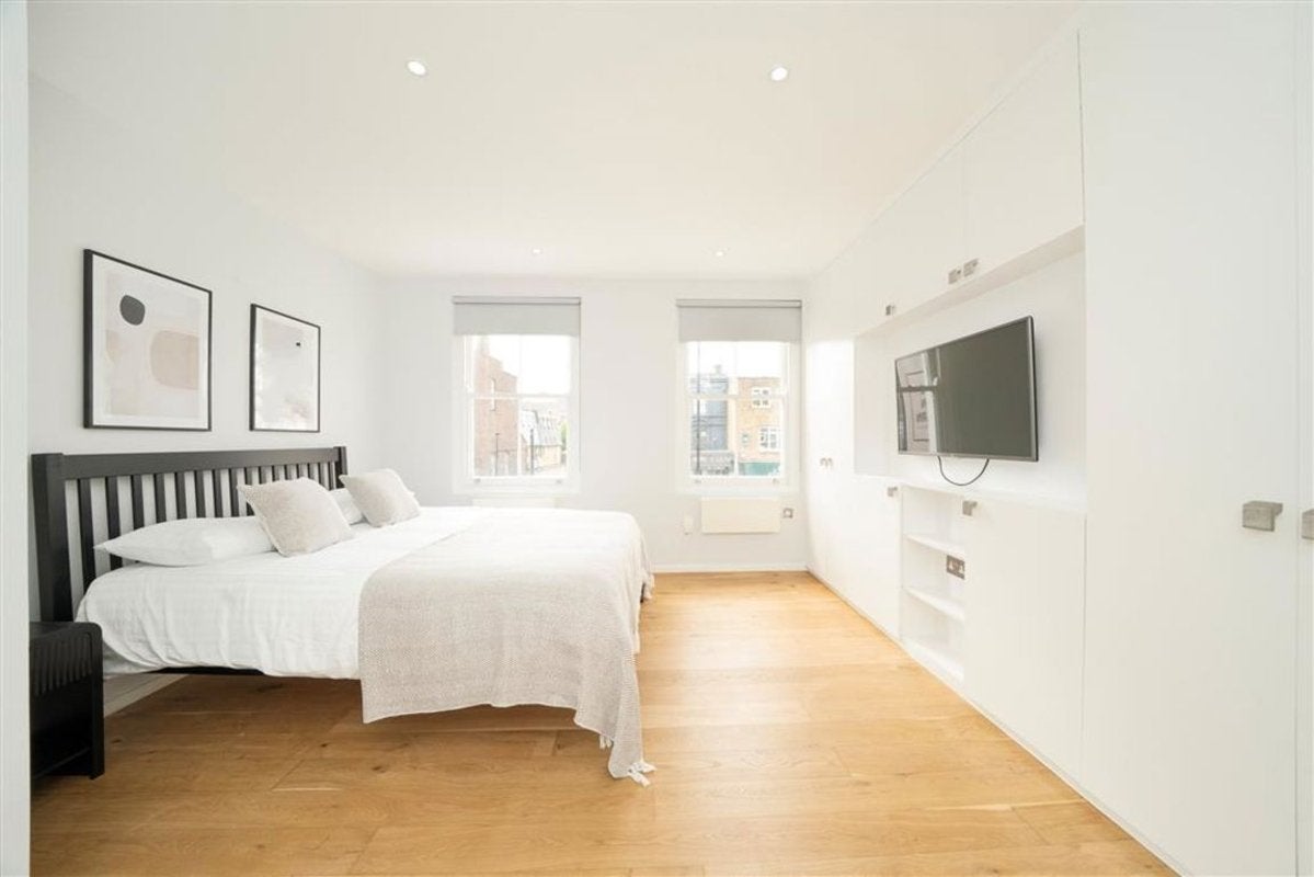 Flat Ellsworth Street in Greater London