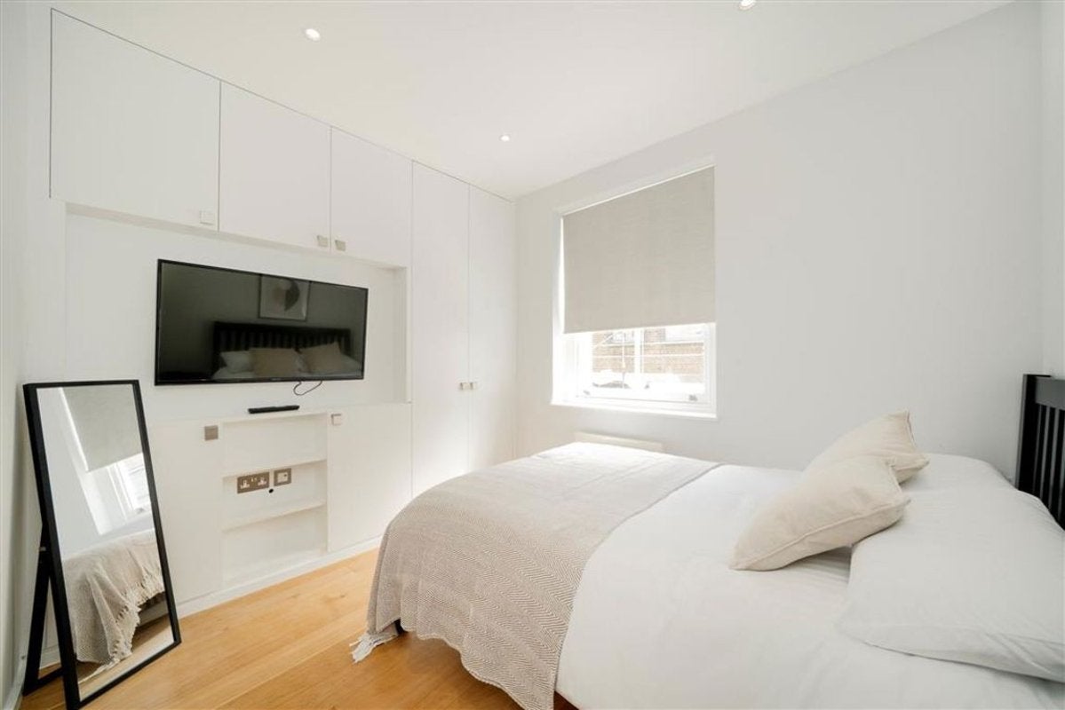 Flat Ellsworth Street in Greater London