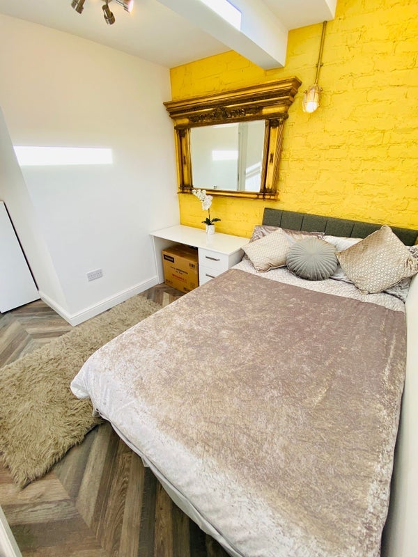 Room Balmoral Road in Manchester