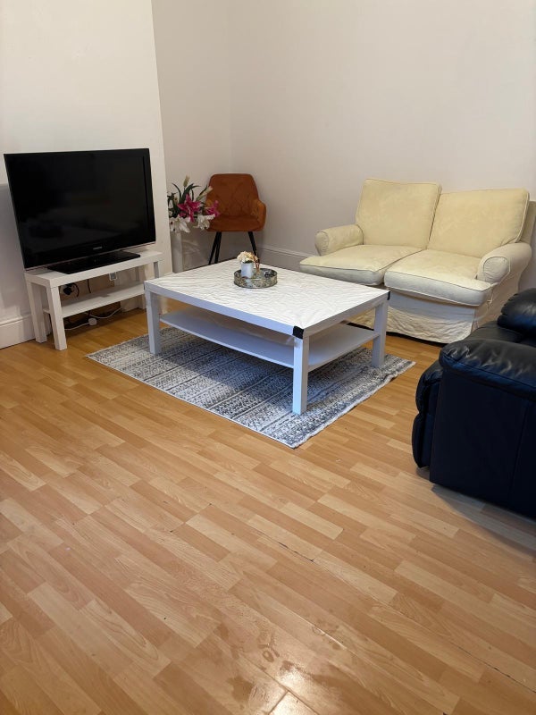 Room Mitford Place in Leeds