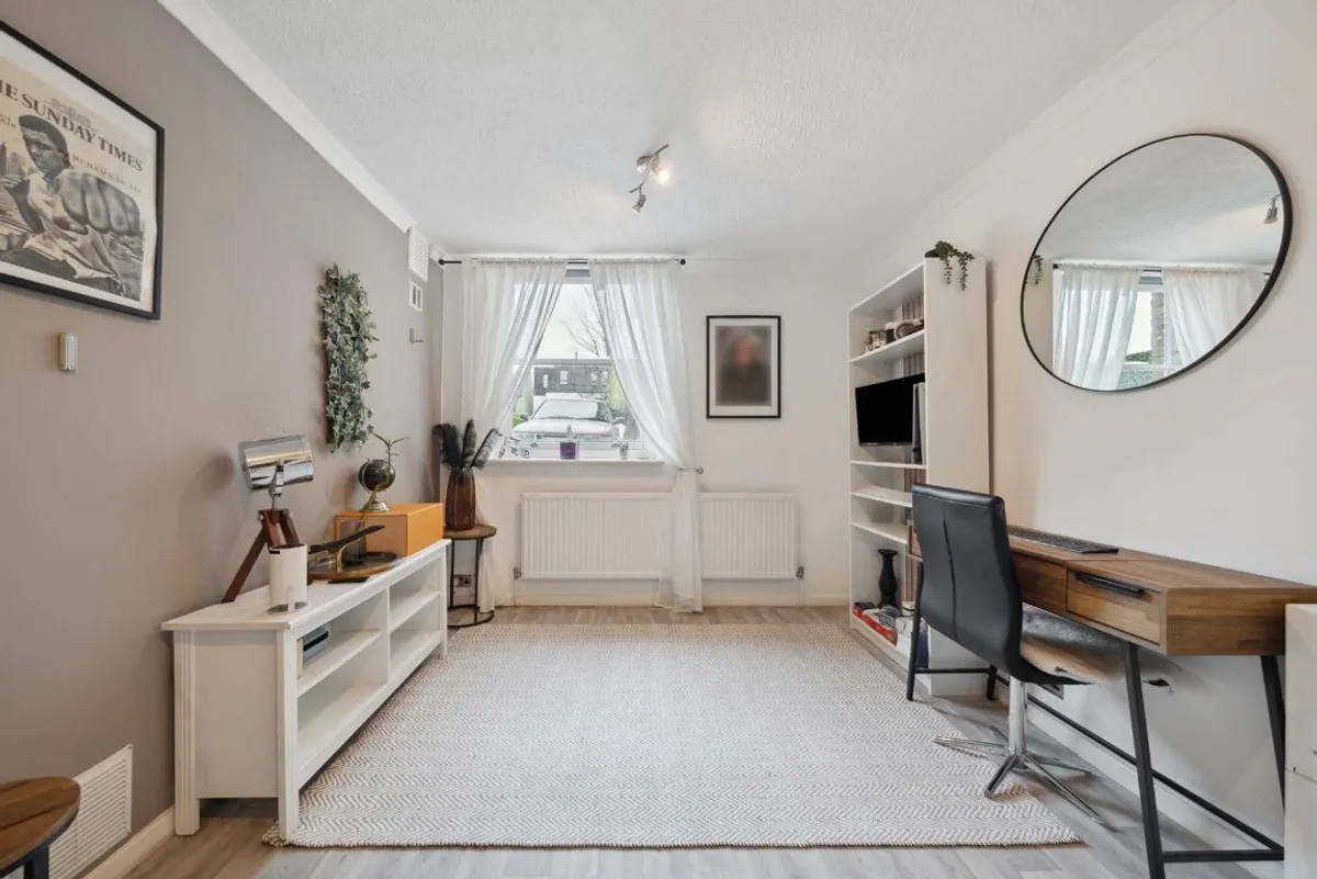 Flat Sutherland Road in Greater London