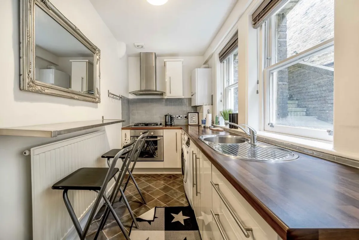 Flat Sutherland Road in Greater London