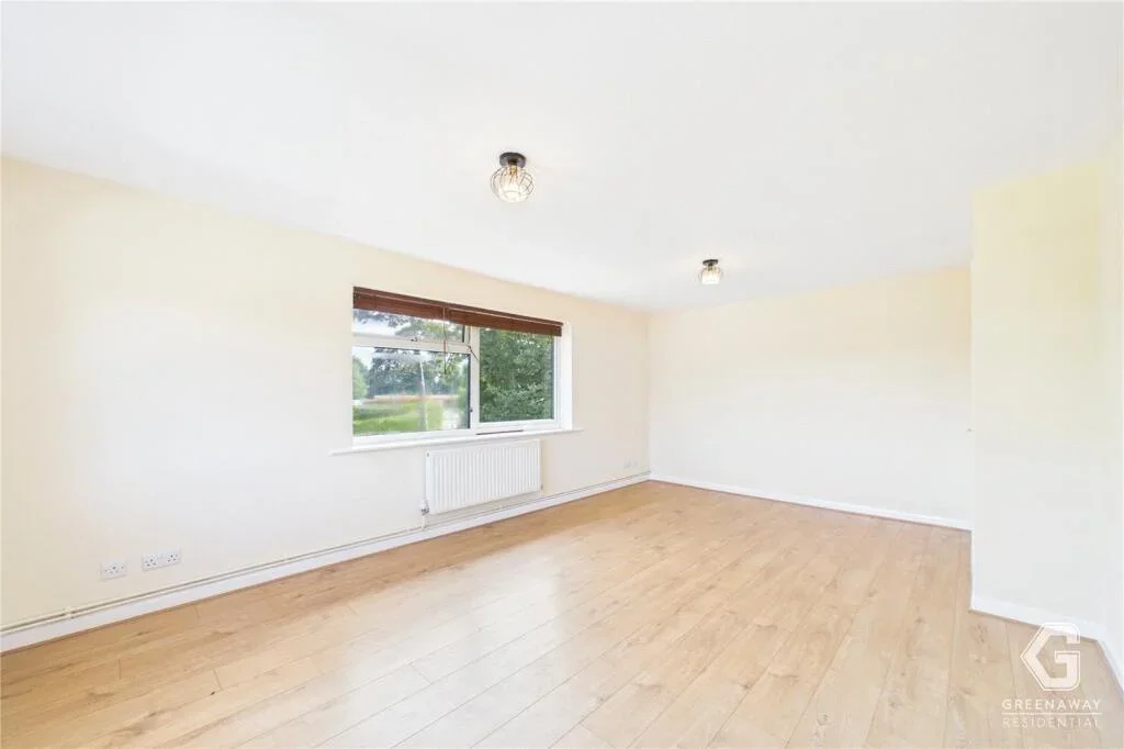 Flat Ladbroke Road in Reigate and Banstead
