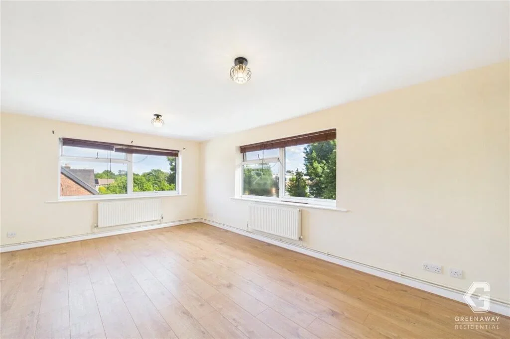 Flat Ladbroke Road in Reigate and Banstead