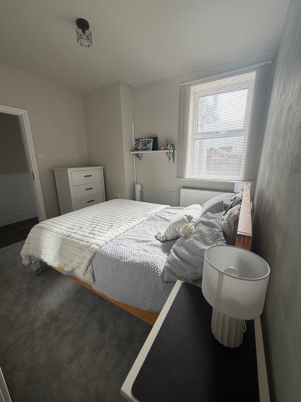 Room Brixey Road in Poole
