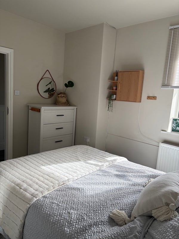 Room Brixey Road in Poole