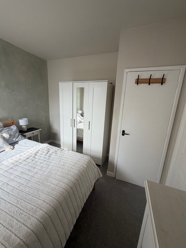 Room Brixey Road in Poole