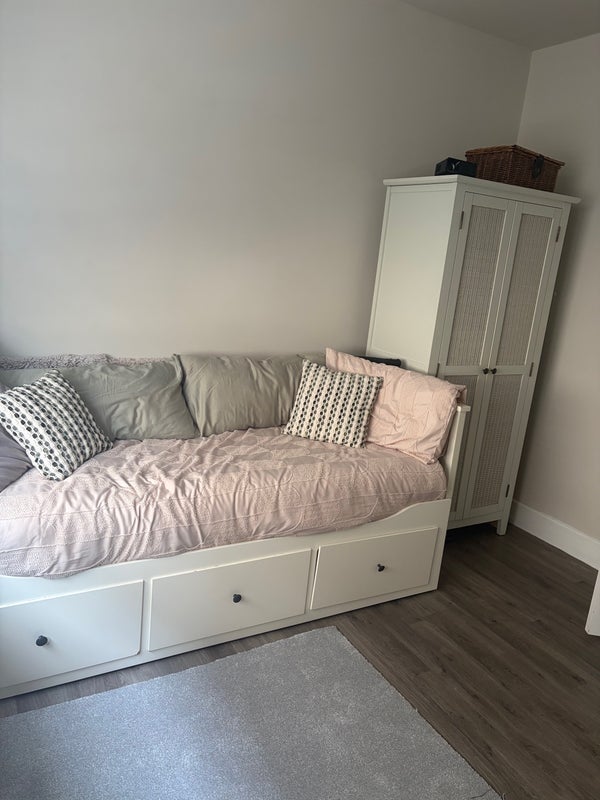 Room Brixey Road in Poole