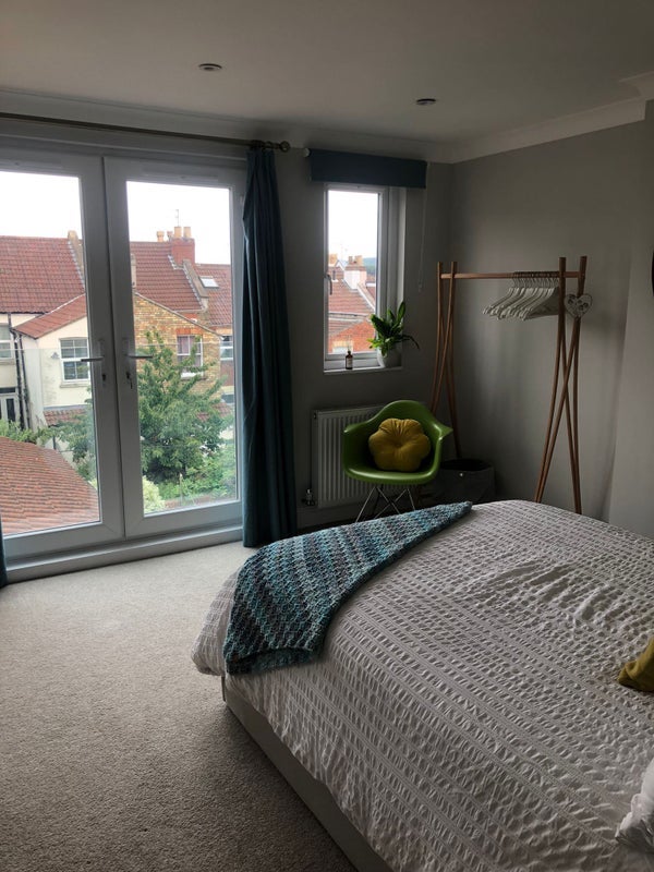 Room Leighton Road in Bristol