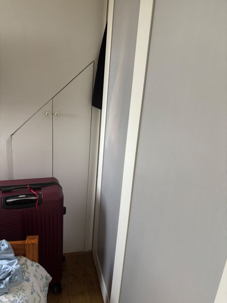 Flat Saxon Drive in Greater London