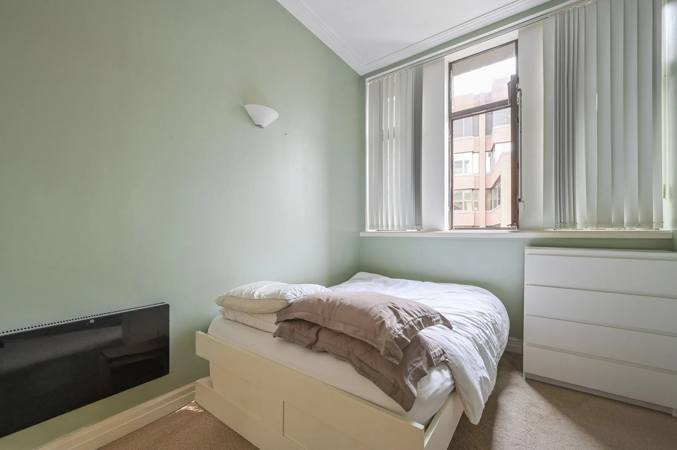 Flat Prescot Street in Greater London