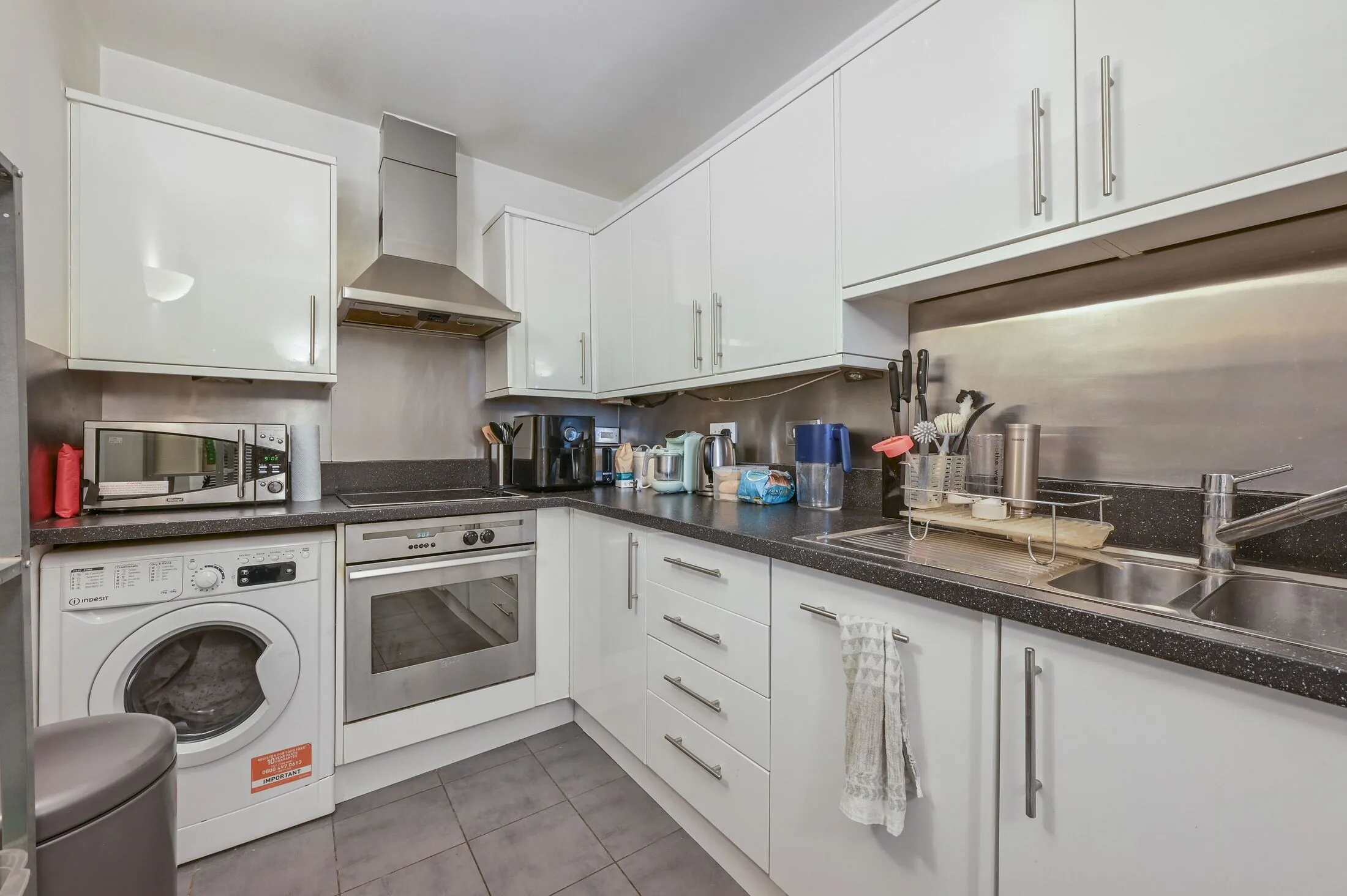 Flat Prescot Street in Greater London