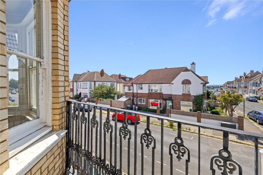 Flat Marine Avenue in Portslade by Sea
