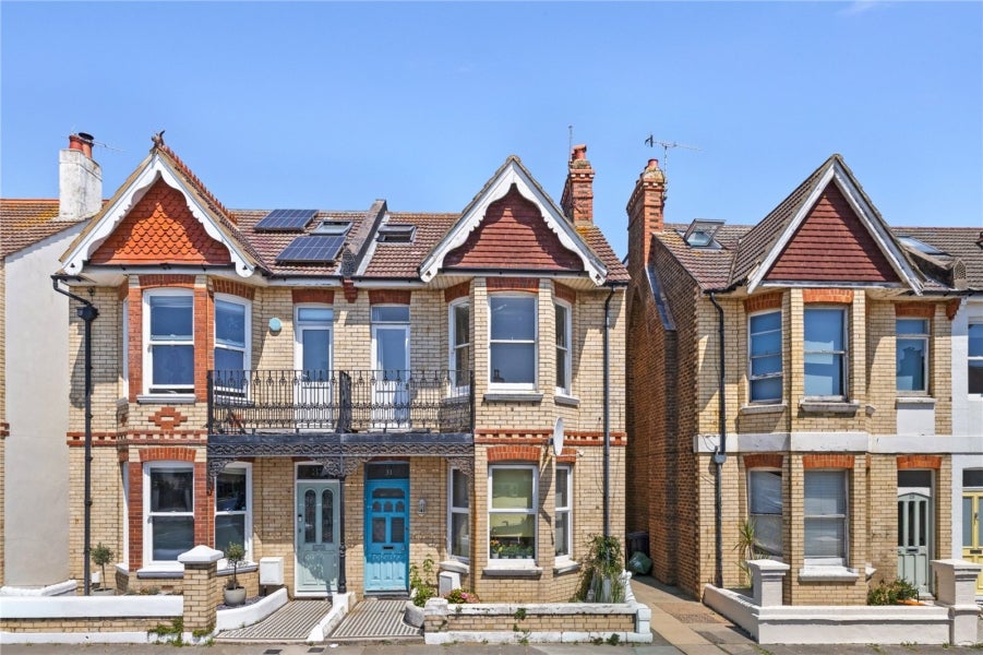 Flat Marine Avenue in Portslade by Sea