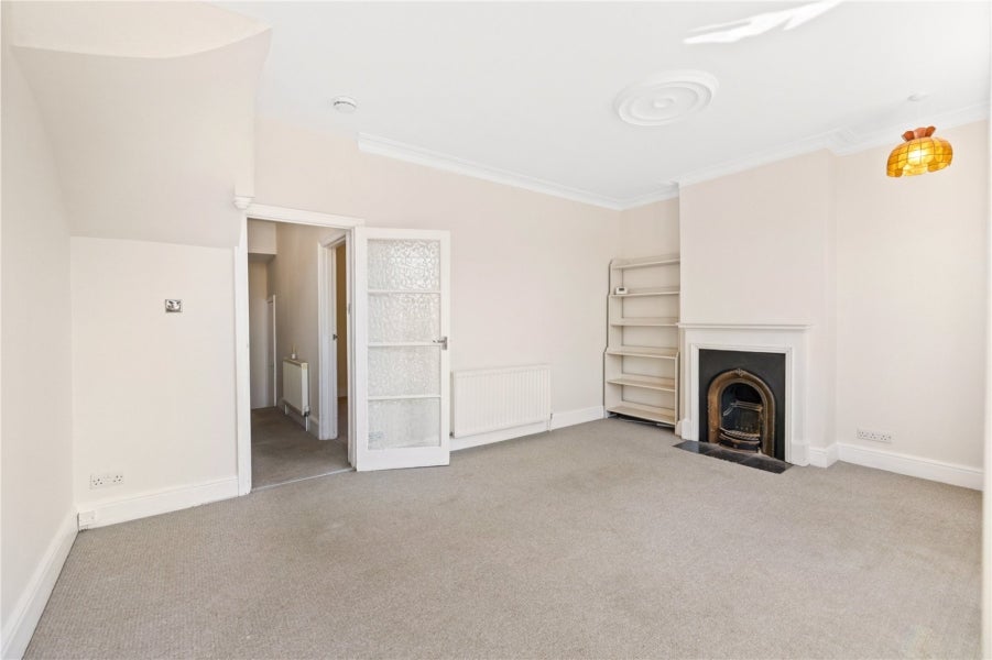 Flat Marine Avenue in Portslade by Sea