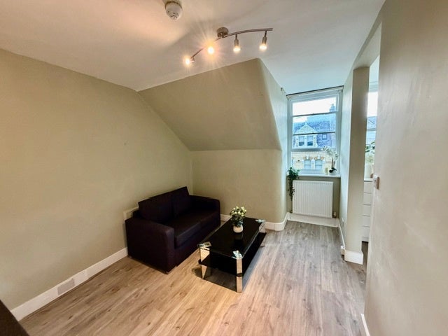 Room Glazbury Road in Greater London
