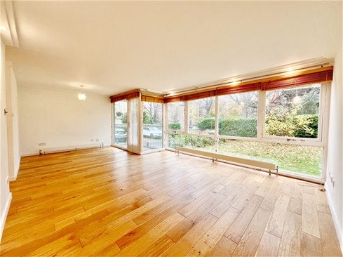 Flat Netherhall Gardens in London