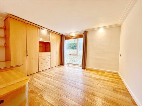 Flat Netherhall Gardens in London