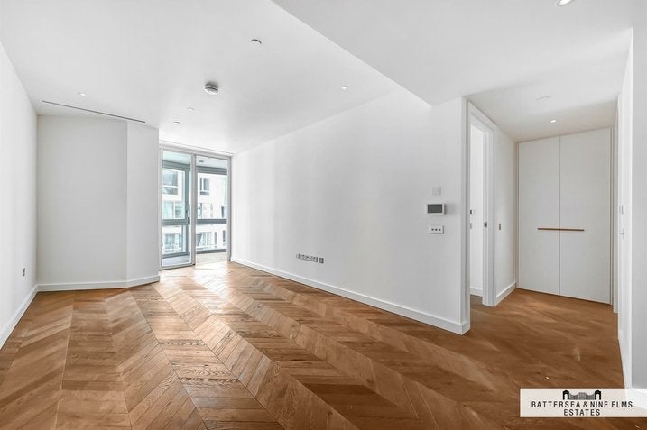 Flat Prospect Way in Greater London