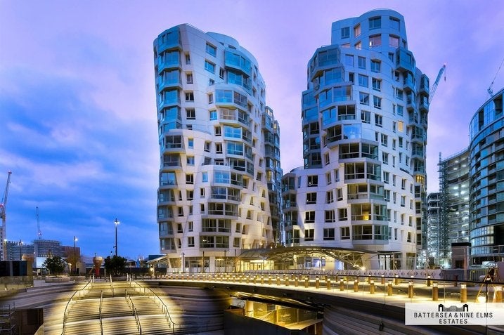 Flat Prospect Way in Greater London