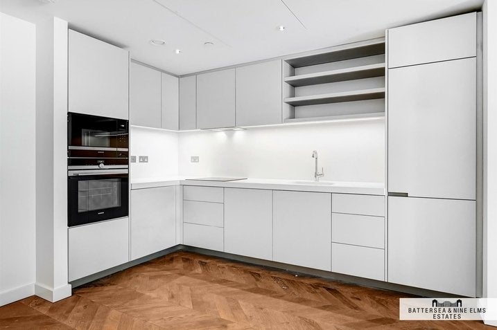 Flat Prospect Way in Greater London