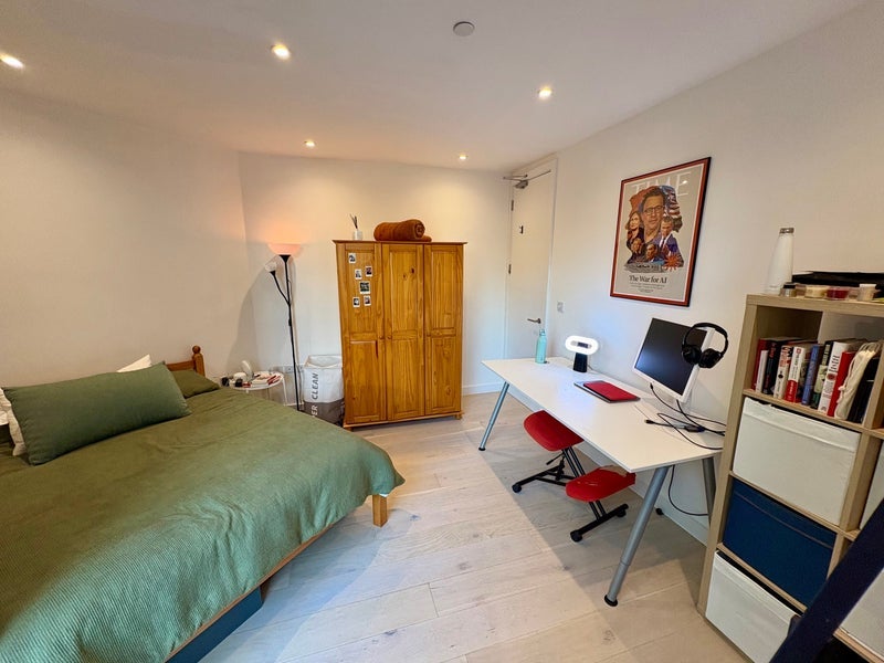 Room Weston Street in Greater London