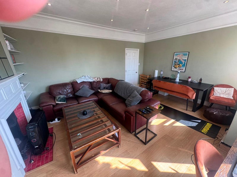Room Gleneagle Road in Greater London