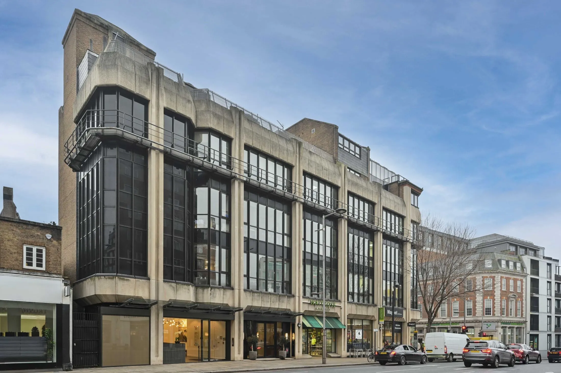 Flat Kensington High Street in Greater London