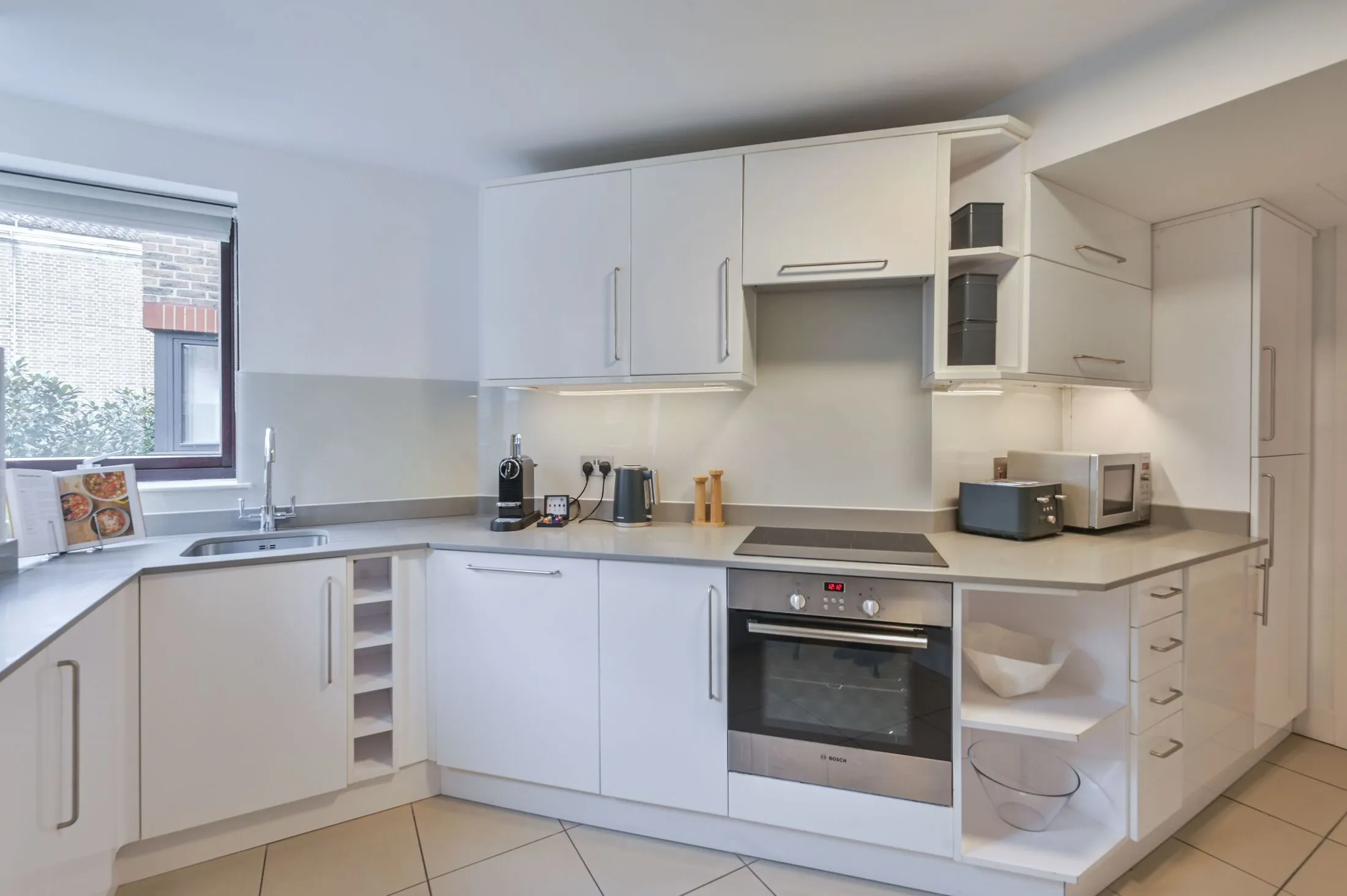Flat Kensington High Street in Greater London