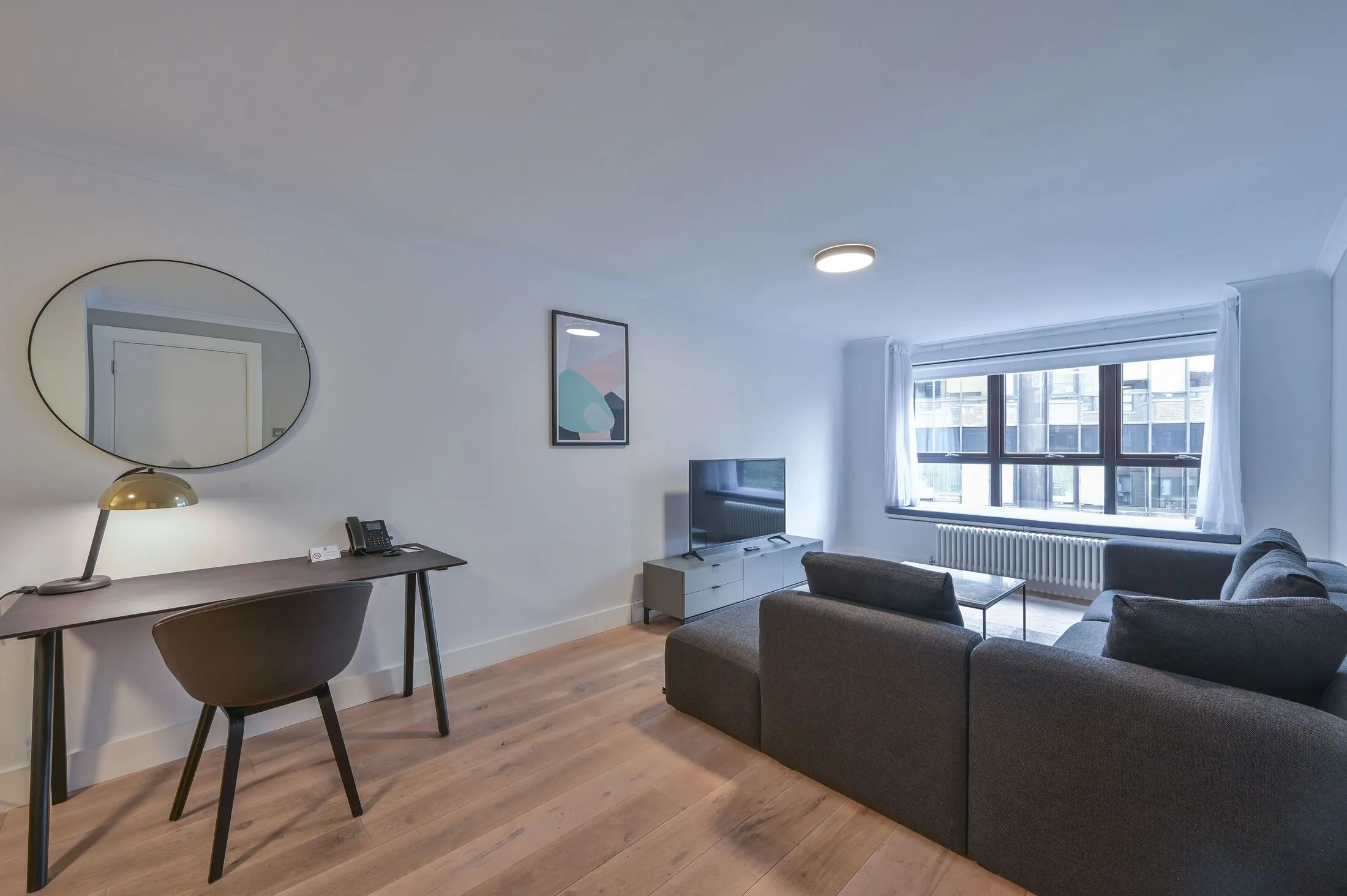 Flat Kensington High Street in Greater London