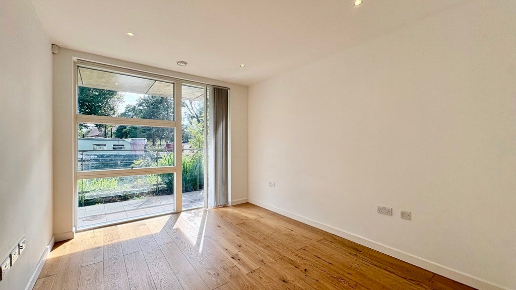 Flat Amberley Road in City of Westminster