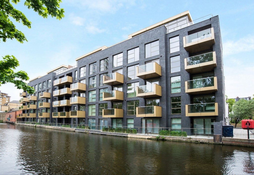 Flat Amberley Road in City of Westminster