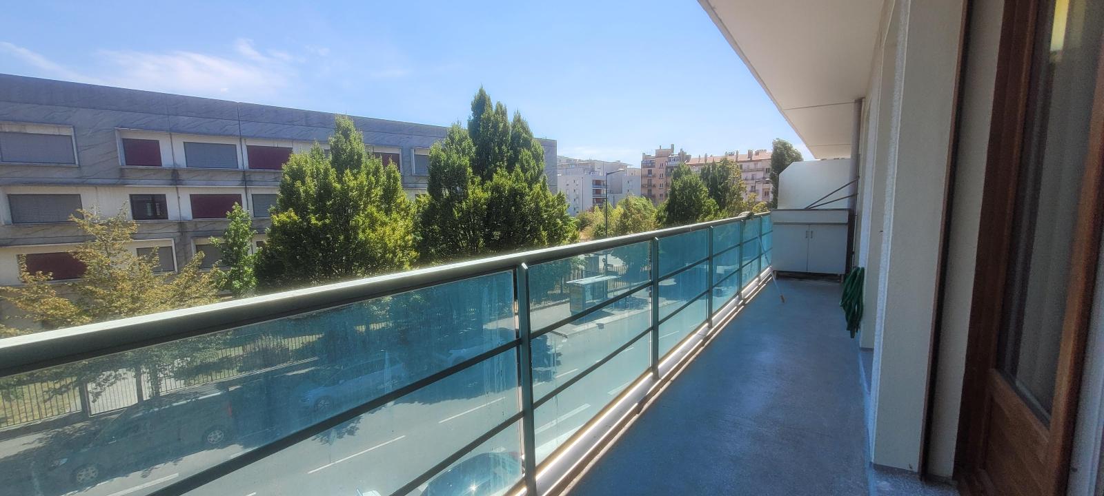 Appartement Rue des Eaux Claires à Grenoble